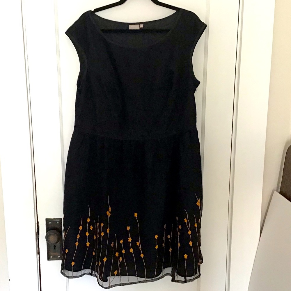 Eshakti black and mustard embroidered tuelle dress 2X (Fits like a L)